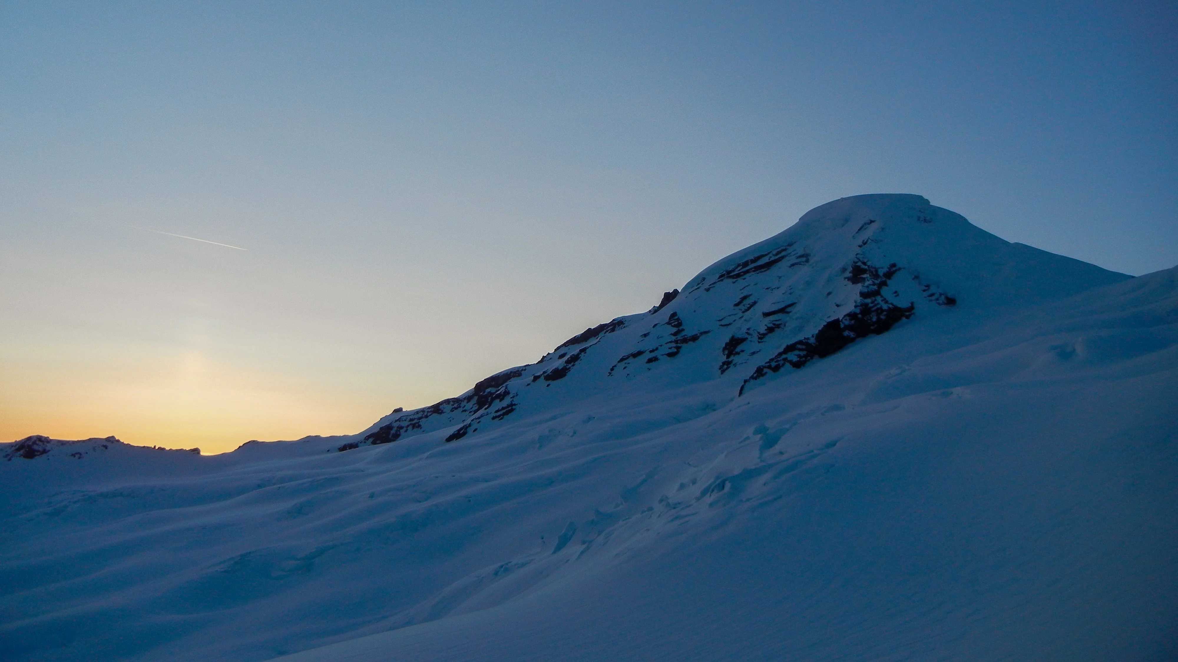 Mt Baker Summit & Ski Descent - Image 4