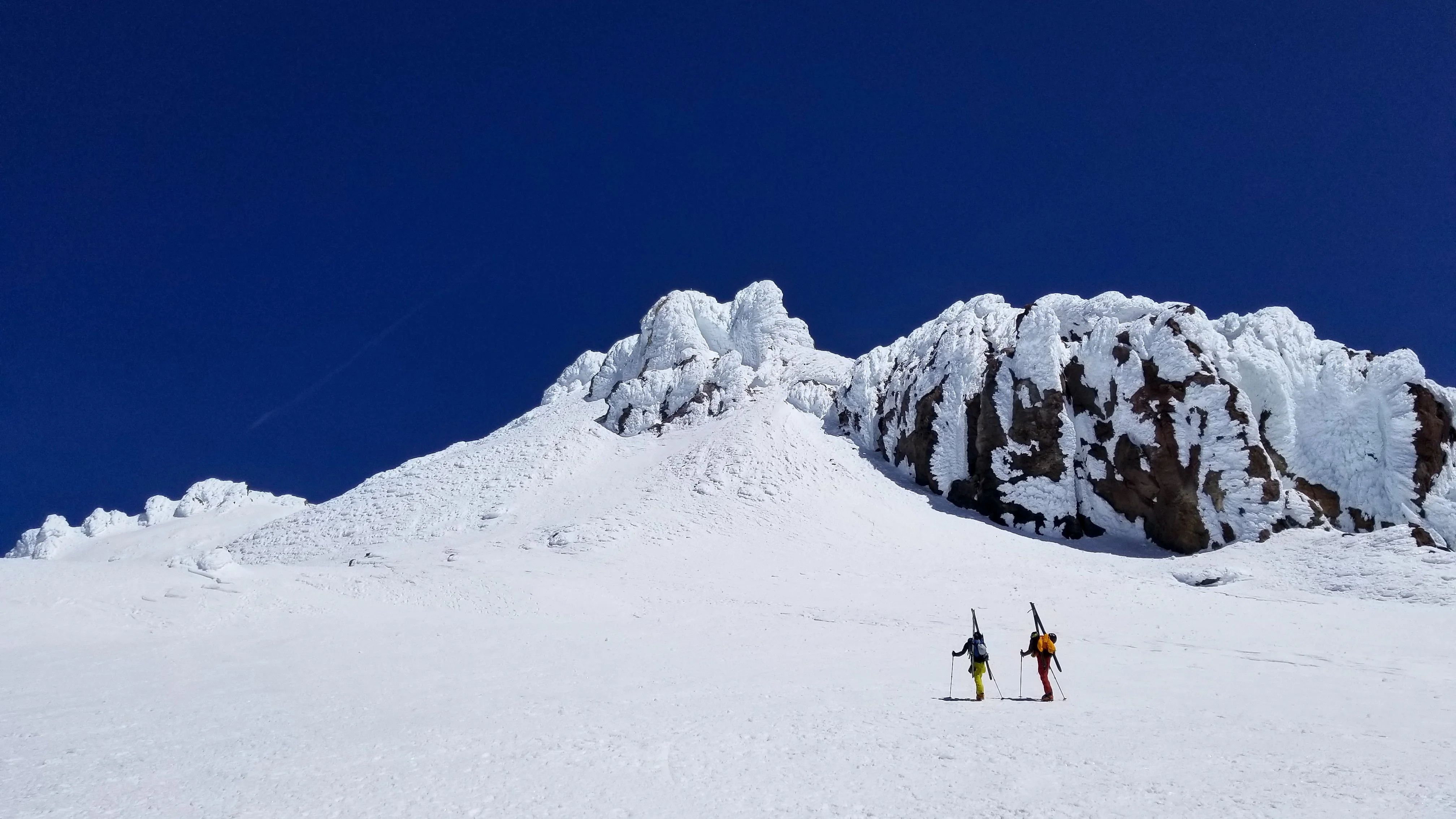 Mt Shasta Summit & Ski Descent - Image 10